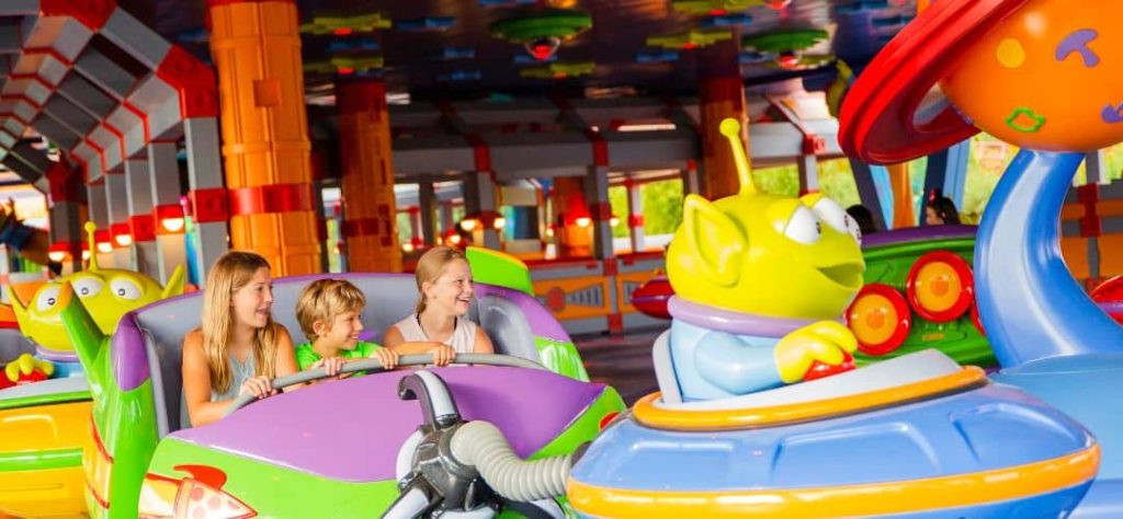 toy_story_land_swirling_saucers