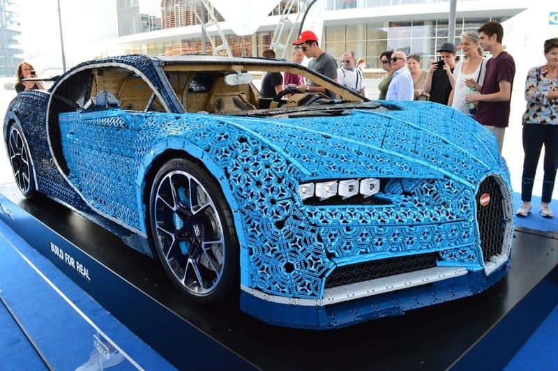 Bugatti Chiron de tamaño real de LEGO en Disney Springs, Disney World
